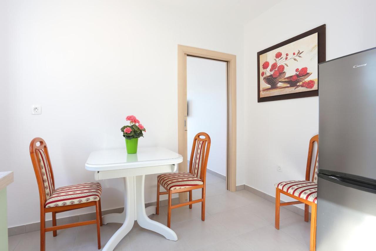 Apartments By The Sea Duce, Omis - 2737 Bagian luar foto